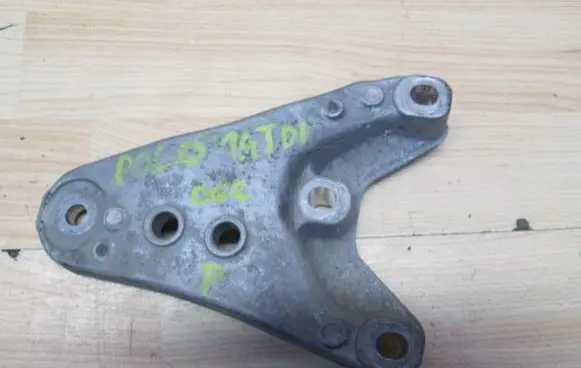 Volkswagen Polo IV 9N3 Engine mounting bracket