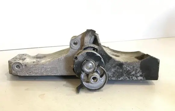 Volkswagen Golf V A/C compressor mount bracket 036260885