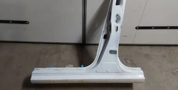Toyota Yaris Pillar (middle) 