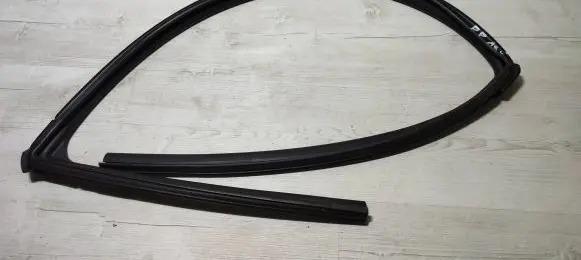 Mitsubishi ASX Rubber seal front door window/glass 