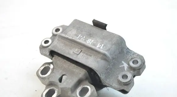 Volkswagen Scirocco Engine mount bracket 1K0199555R