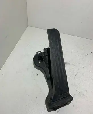 Volkswagen PASSAT B7 Accelerator throttle pedal 1K1723503AP