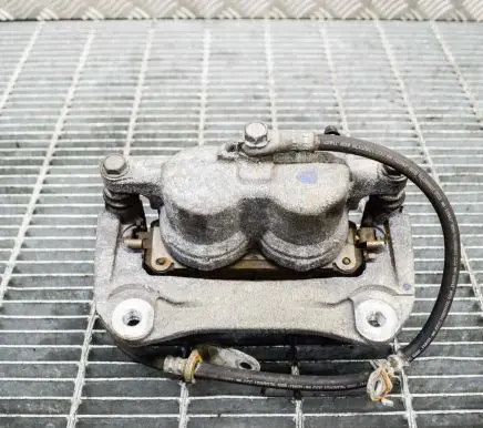 Toyota RAV 4 (XA40) Front brake caliper