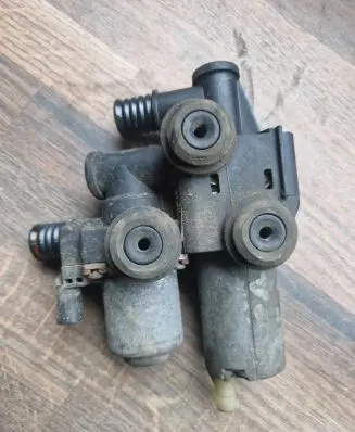 BMW 3 E46 Coolant heater control valve 64118369307 1147412149