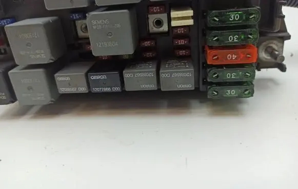 Cadillac STS Seville Fuse module 12193604 12088567