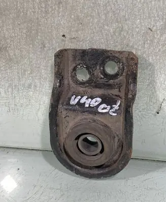 Volvo S40, V40 Radiator mount bracket