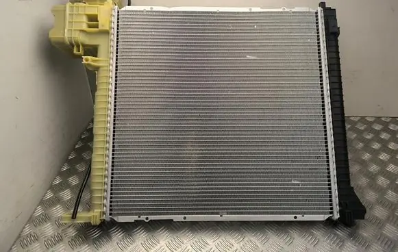 Mercedes-Benz Vito Viano W638 Coolant radiator 6385012001
