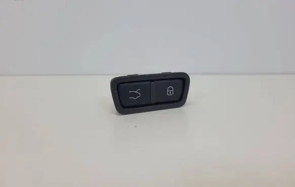 Alfa Romeo Stelvio Tailgate/boot open switch button 156129212