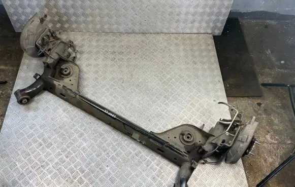 Nissan Leaf II (ZE1) Rear axle beam 
