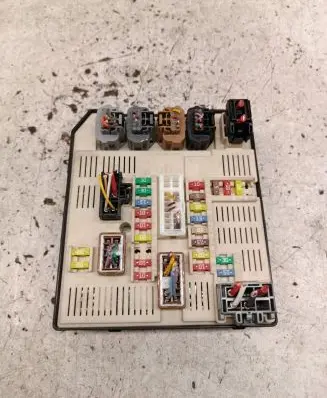 Renault Megane III Fuse module 284B68372R 519339501 9630085160