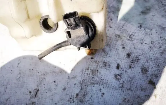 Mazda 6 Windscreen/windshield washer pump 8603102451 860310-2451