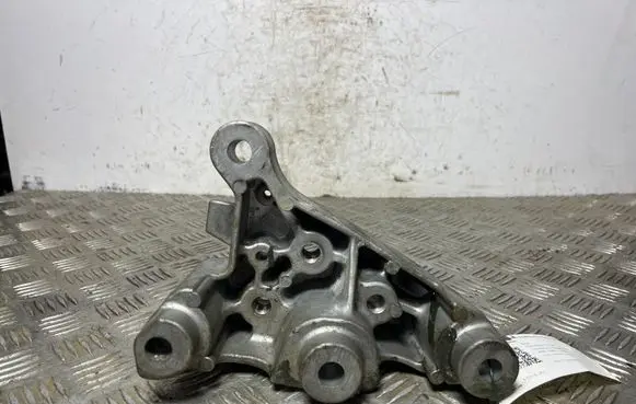 Gearbox mounting bracket