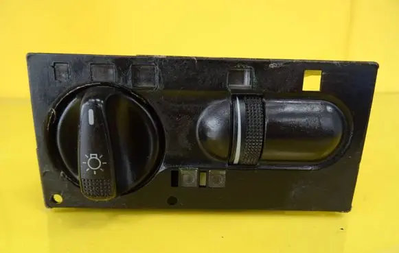 Volkswagen Golf III Light switch 1H6941531A