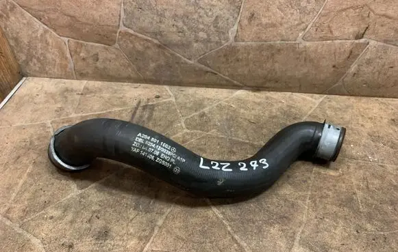 Mercedes-Benz C W204 Engine coolant pipe/hose A2045011582