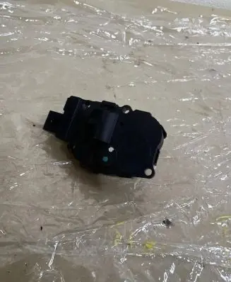 Mercedes-Benz B W245 Intake manifold valve actuator/motor 412650750 F553