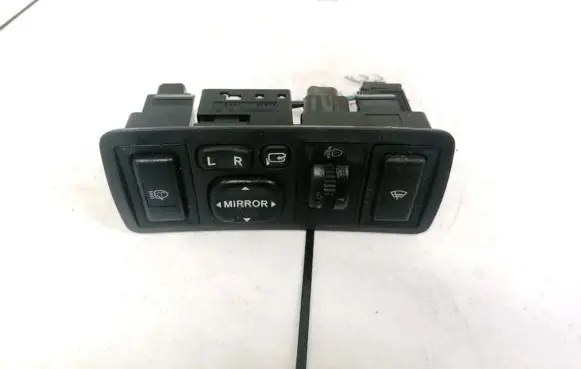Toyota Avensis T250 Wing mirror switch