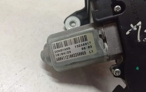Opel Astra J Rear window wiper motor 13256917