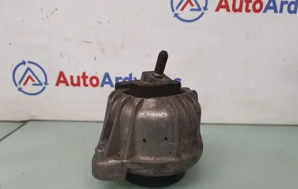 BMW 3 E90 E91 Engine mount bracket 6768799 22116768799