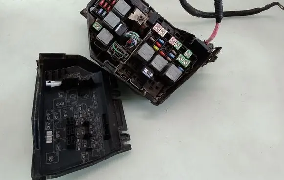 Ford S-MAX Fuse module 689T14A076CA