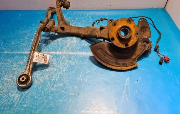 Audi A6 S6 C5 4B Front wheel hub spindle knuckle 8d0407257