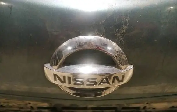 Nissan Primera Manufacturer badge logo/emblem 