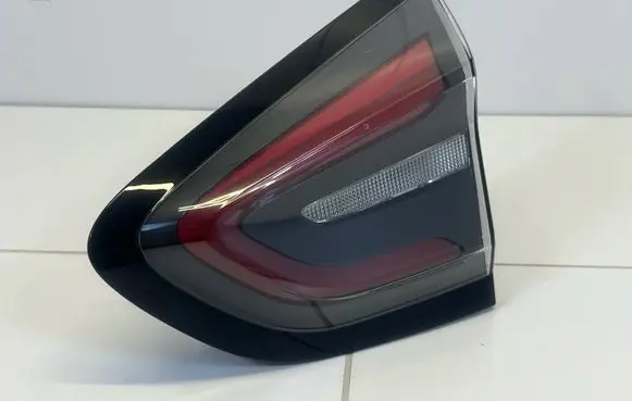 Tailgate rear/tail lights