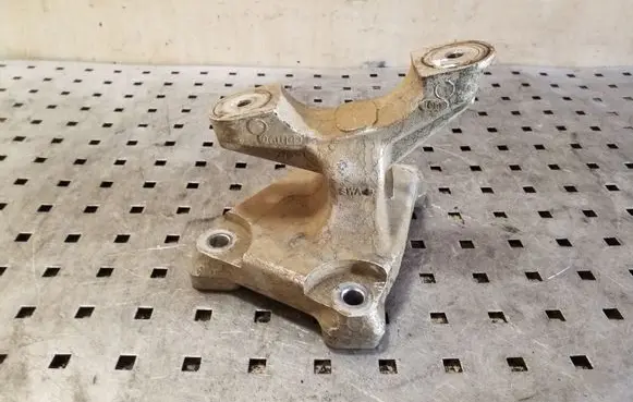 Honda CR-V Steering rack mounting bracket 