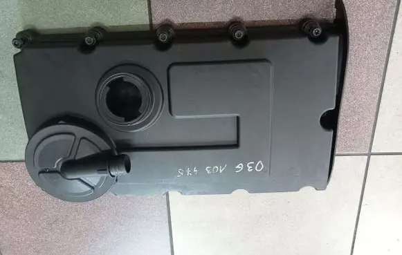 Volkswagen Touran I Rocker cam cover 03G103475