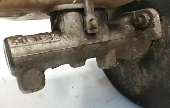 Skoda Fabia Mk2 (5J) Master brake cylinder x5617 20fte