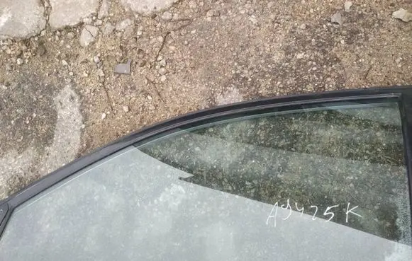 Mitsubishi Space Star Front door window glass four-door as2