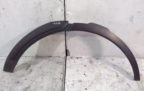 Rear fender molding trim