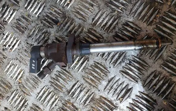 Fuel injector