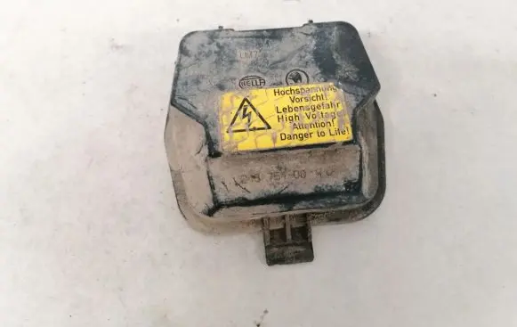 Headlight/headlamp dust cover
