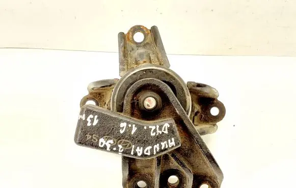 Hyundai i30 Engine mount bracket 21810A5200
