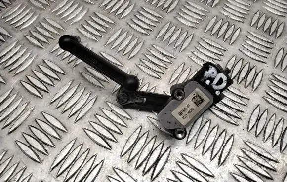 Headlight/headlamp level sensor