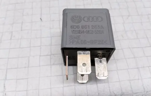 Audi A6 S6 C5 4B Other relay 8D0951253A V23134B52X301