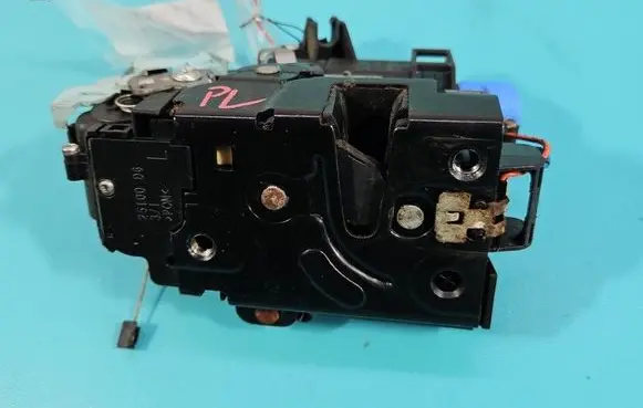Volkswagen Touran I Front door lock 3D1837015AS IMPRK1578859