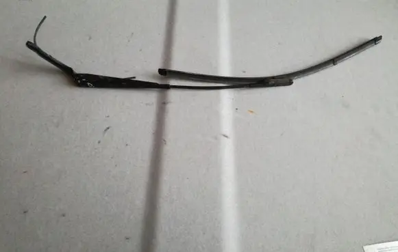 Mercedes-Benz Sprinter W906 Front wiper blade arm A0018205944