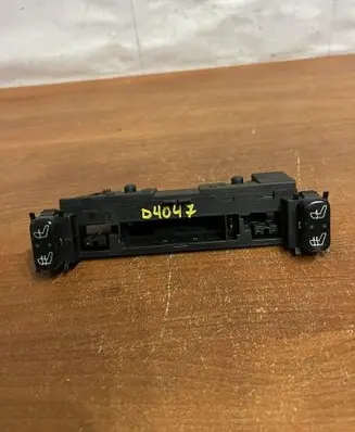 Mercedes-Benz E W210 Seat heating switch 2108200151 D4047