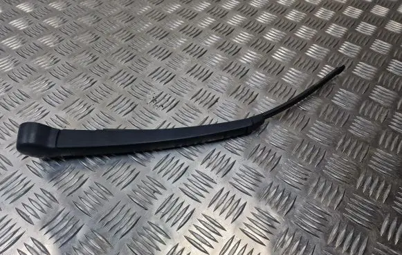 Rear wiper blade arm