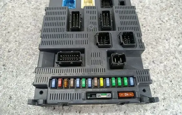 Peugeot 207 Fuse box set 9663798280VALEO