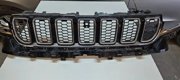 Jeep Grand Cherokee WL Front bumper upper radiator grill 68507747AA