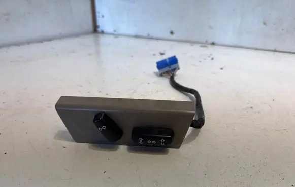 Volvo XC90 Seat control switch 39993745