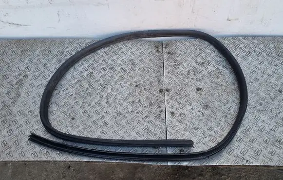 Ford Focus Rubber seal front coupe door B249 72294 UHF3