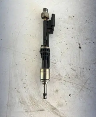 BMW 5 F10 F11 Fuel injector 10213541 7568607