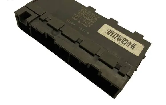 Toyota Yaris Fuse 8264147020 03N231611 72818502
