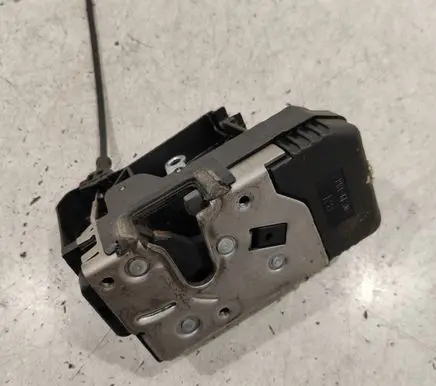 Opel Vivaro Front door lock 8200008248