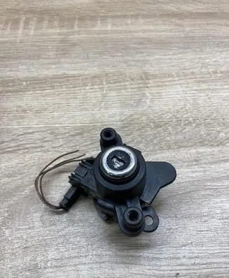 BMW 3 E46 Tailgate/trunk/boot lock/latch/bracket 8196052