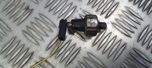 Toyota Carina A60 Oil level sensor 
