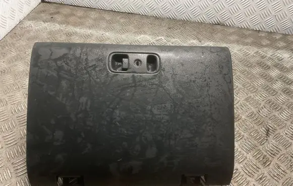 Mitsubishi Pajero Front trunk storage compartment 